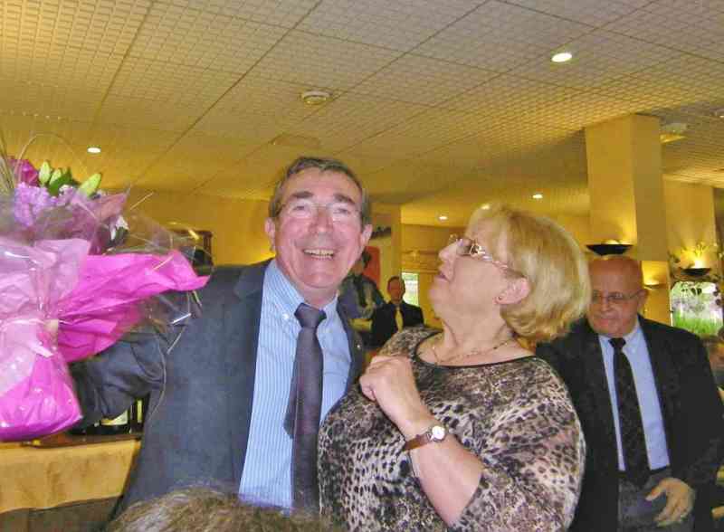 1_100_4457 (Poncet).jpg - Quelques fleurs et un sourire pour remercier « miss GO » !